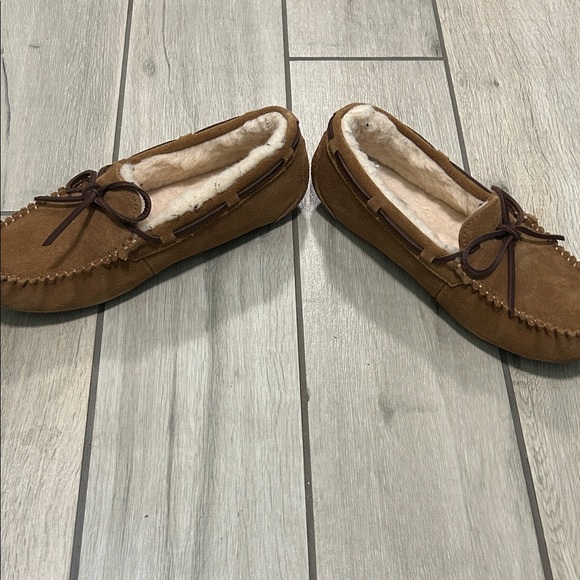 UGG Chestnut Suede Moccasin Shoes - Picture 5 of 9